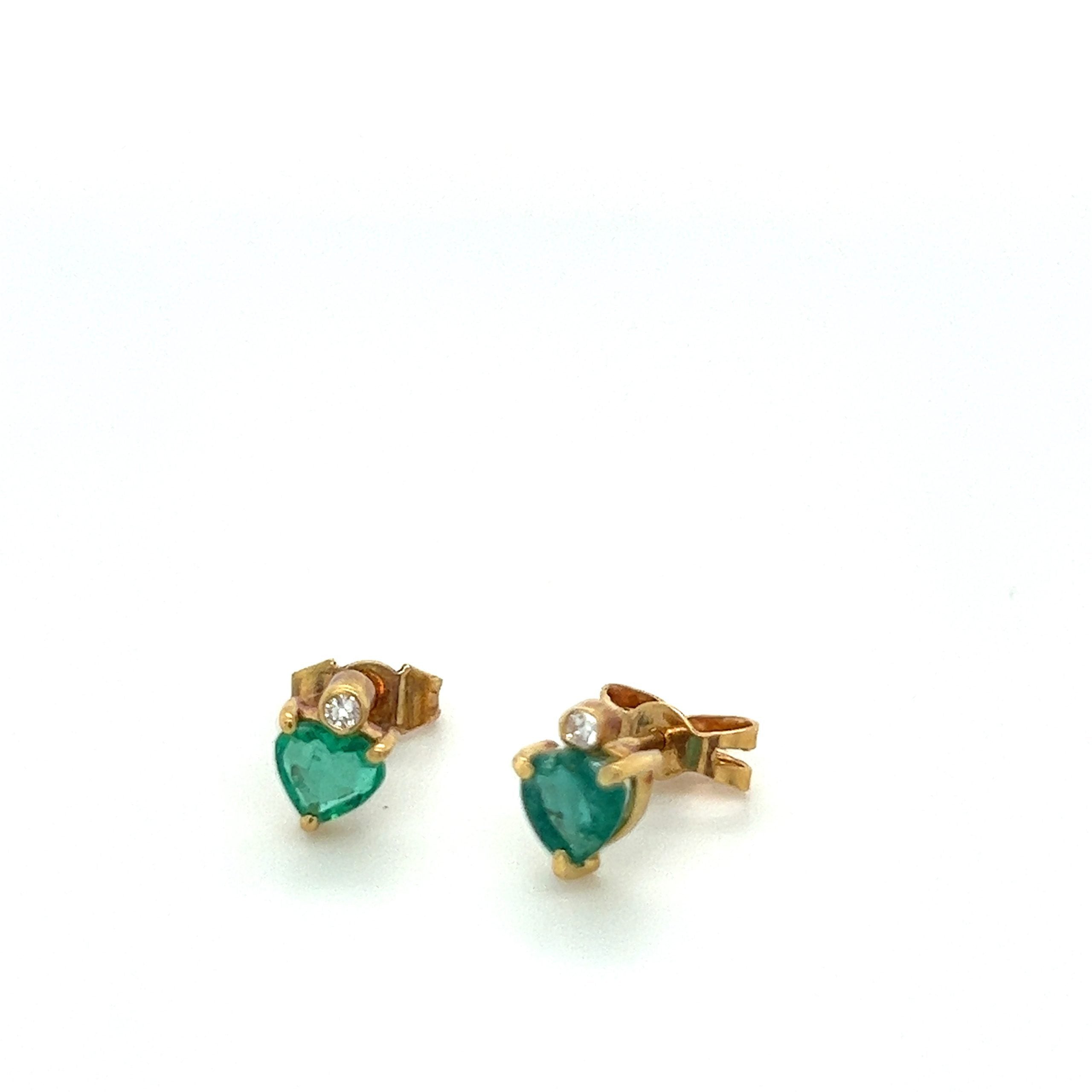 EMERALD HEART STUDS