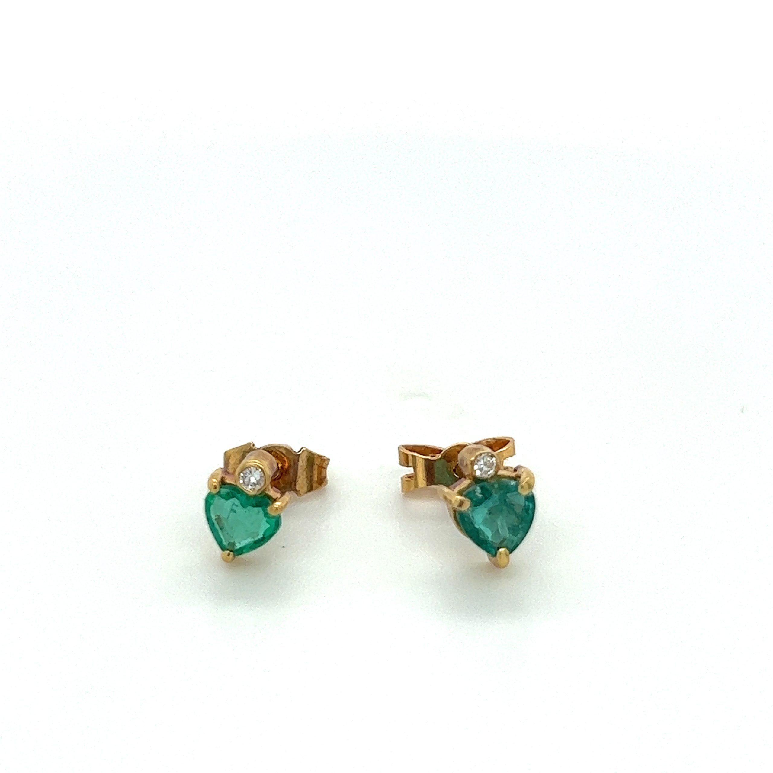 EMERALD HEART STUDS