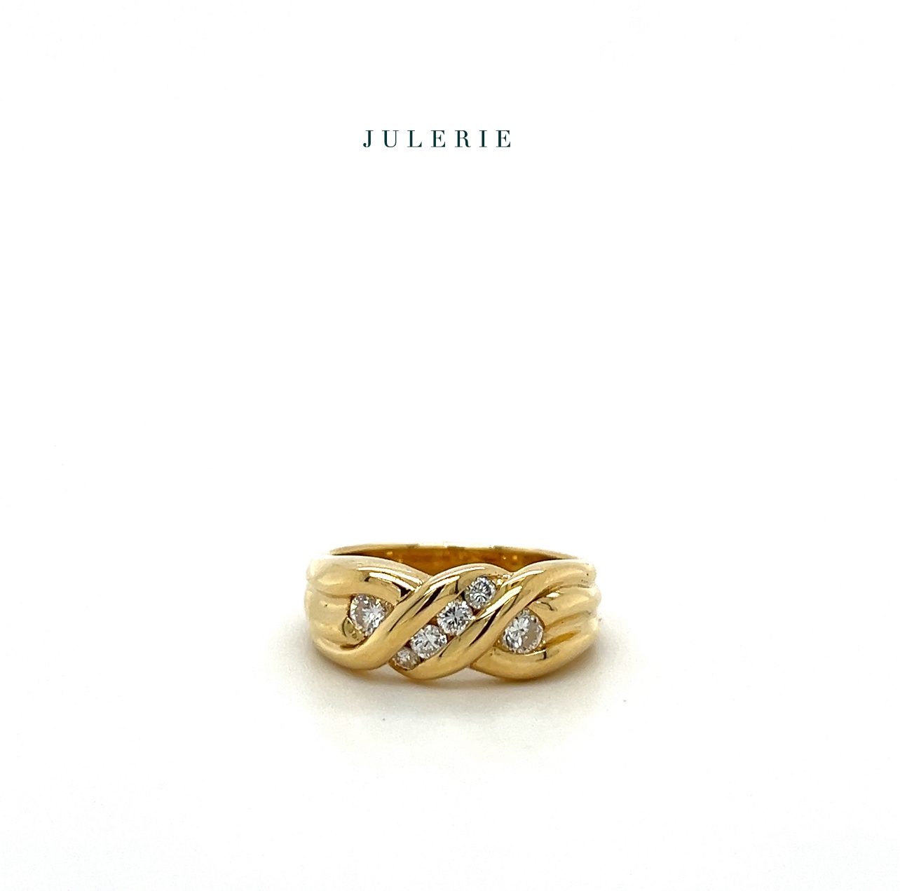 DIAMOND GOLD RING