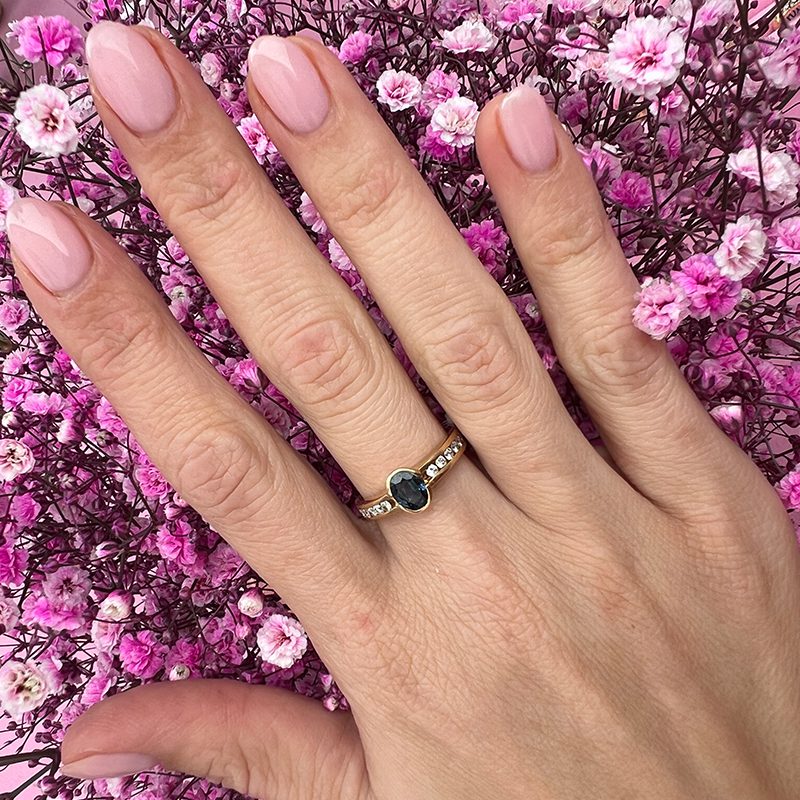 SAPPHIRE & DIAMOND  RING