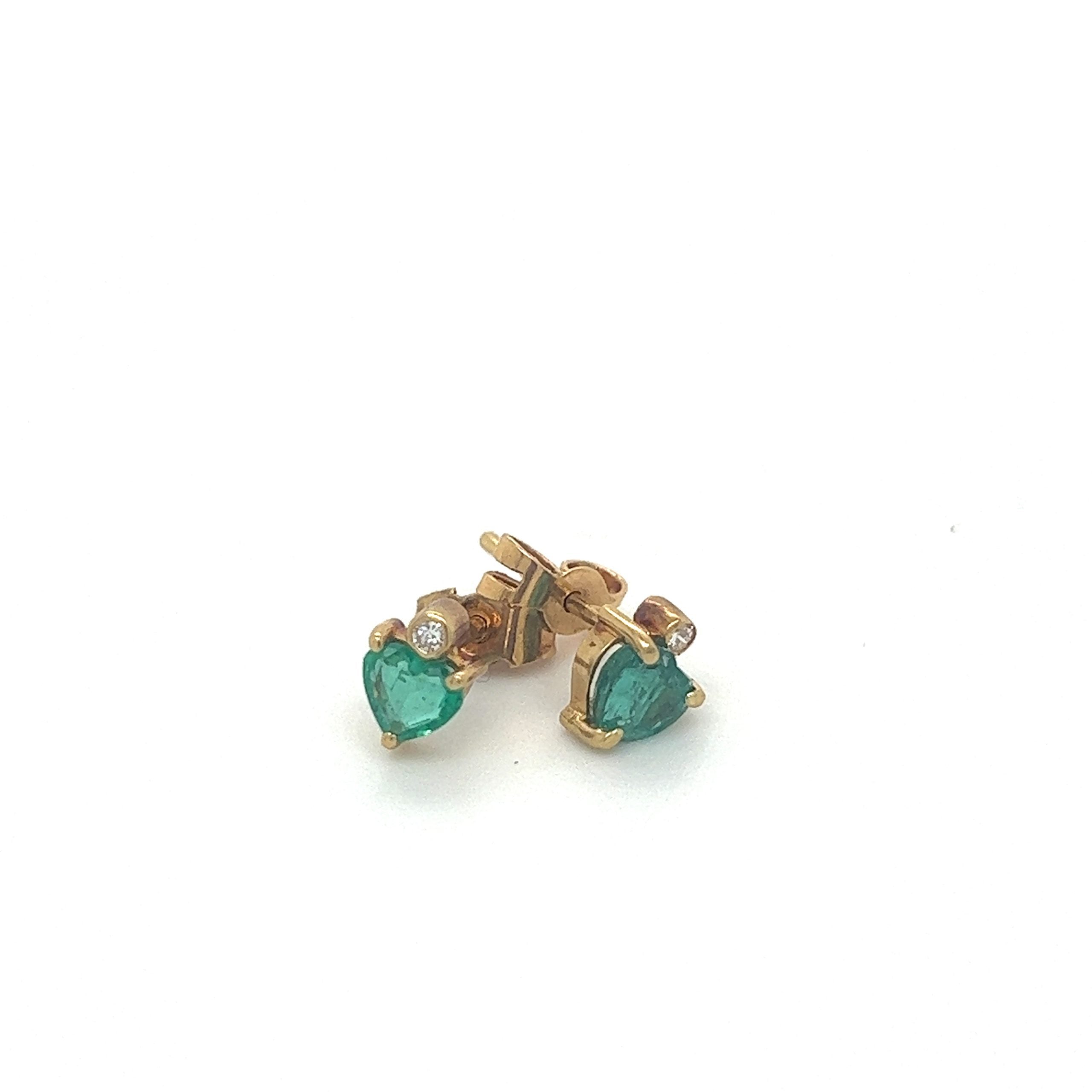 EMERALD HEART STUDS