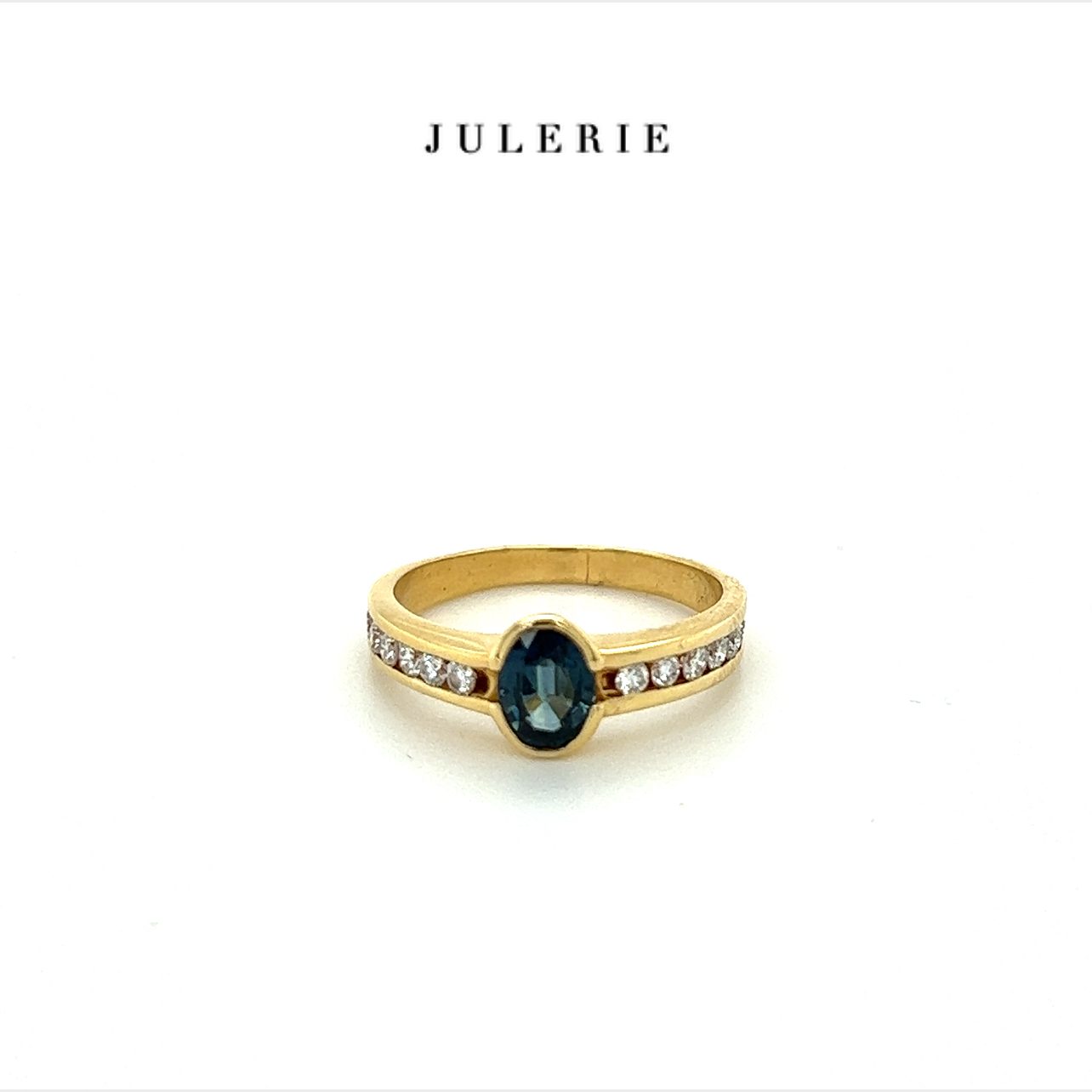 SAPPHIRE & DIAMOND  RING