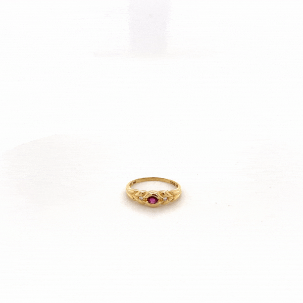 VINTAGE RUBY & DIAMOND RING